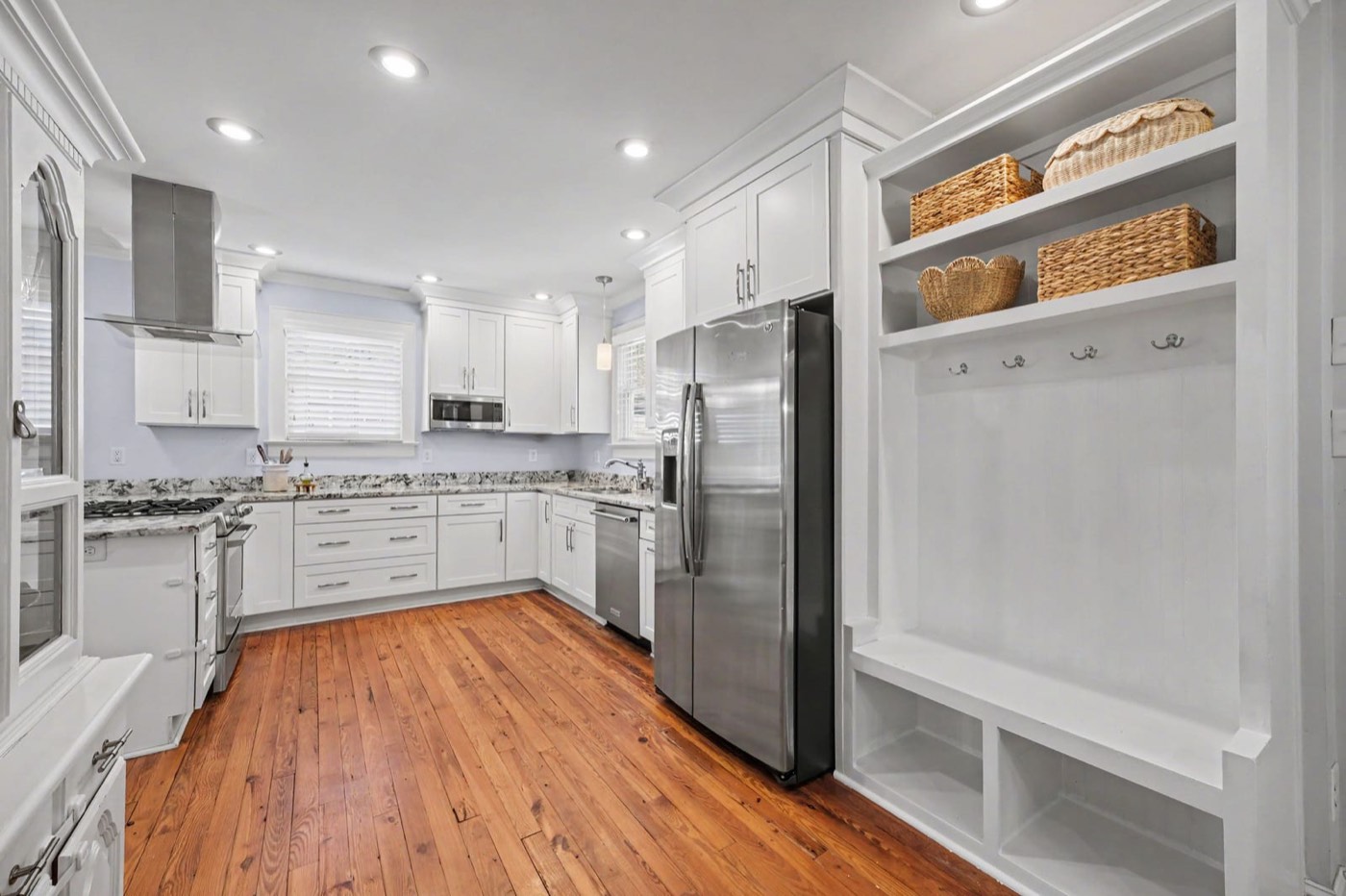 Kitchen with built-in bench and open shelving